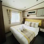Lakeside Escape With Hot Tub * York