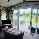 Lakeside Escape With Hot Tub Lodge