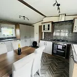 Lakeside Escape With Hot Tub Lodge York