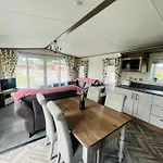 Lakeside Escape With Hot Tub York