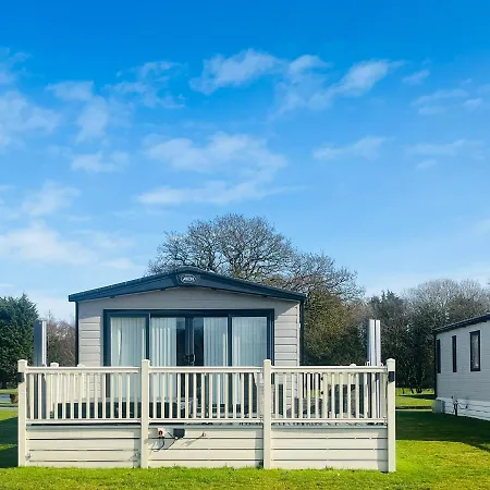 Lakeside Escape With Hot Tub * York