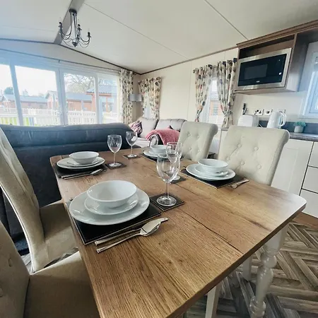 Lakeside Escape With Hot Tub * York